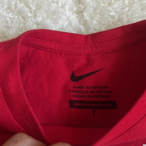 Nike Air Boys Red Tee 7 yrs - Picture 3 of 3